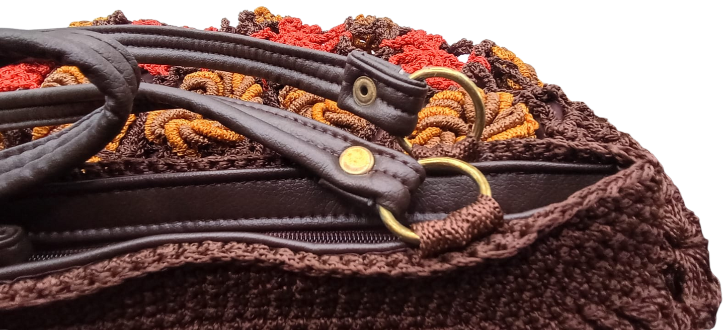 Bolso artesanal marrón, flores naranjas y mostaza, Hilo Omega.