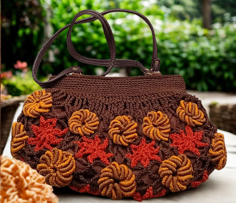 Bolso de hombro marrón, flores naranjas y mostaza, crochet original.