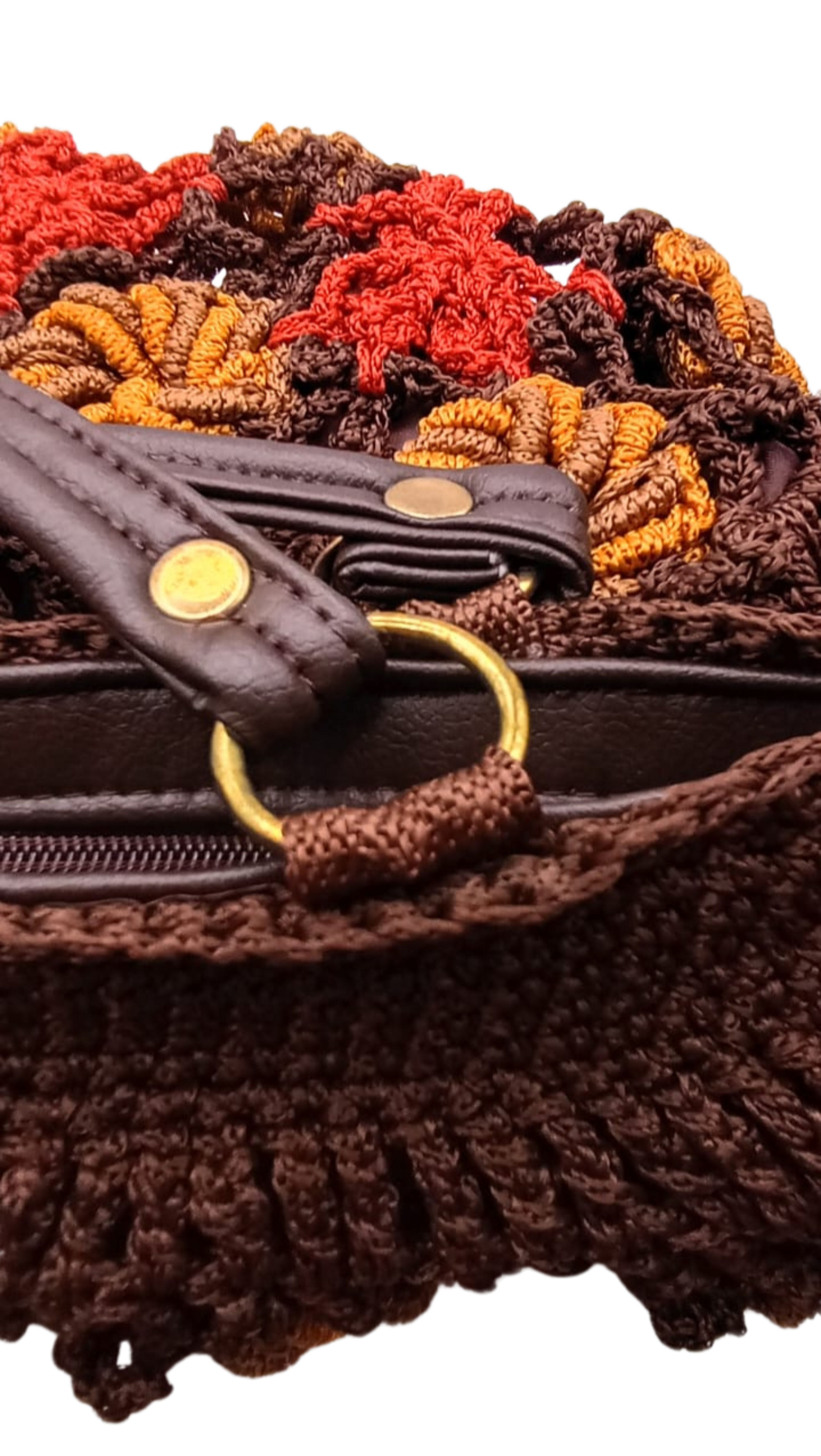 Bolso de mano marrón, flores terracota y mostaza, artesanía única.