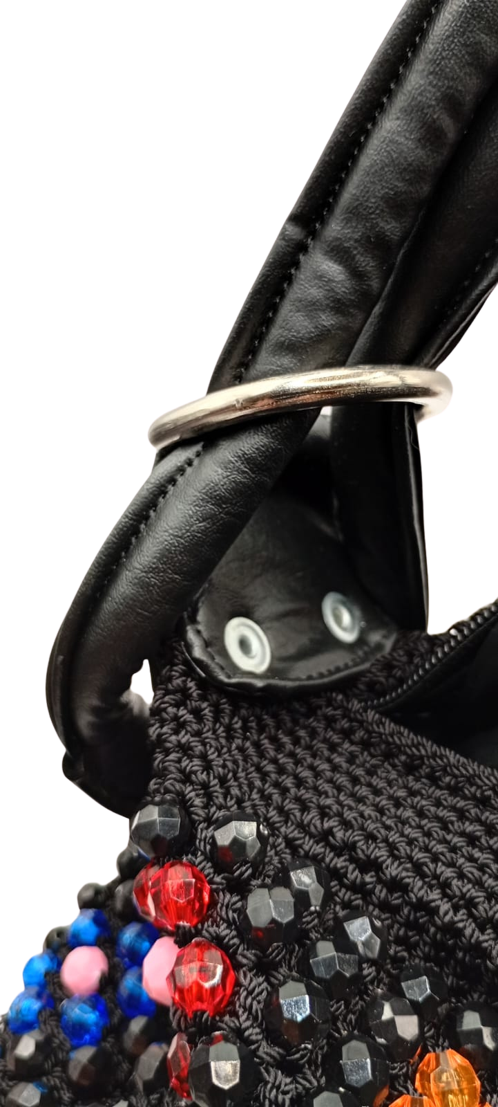 Bolso negro tejido con flores multicolor, artesanal, de primavera.