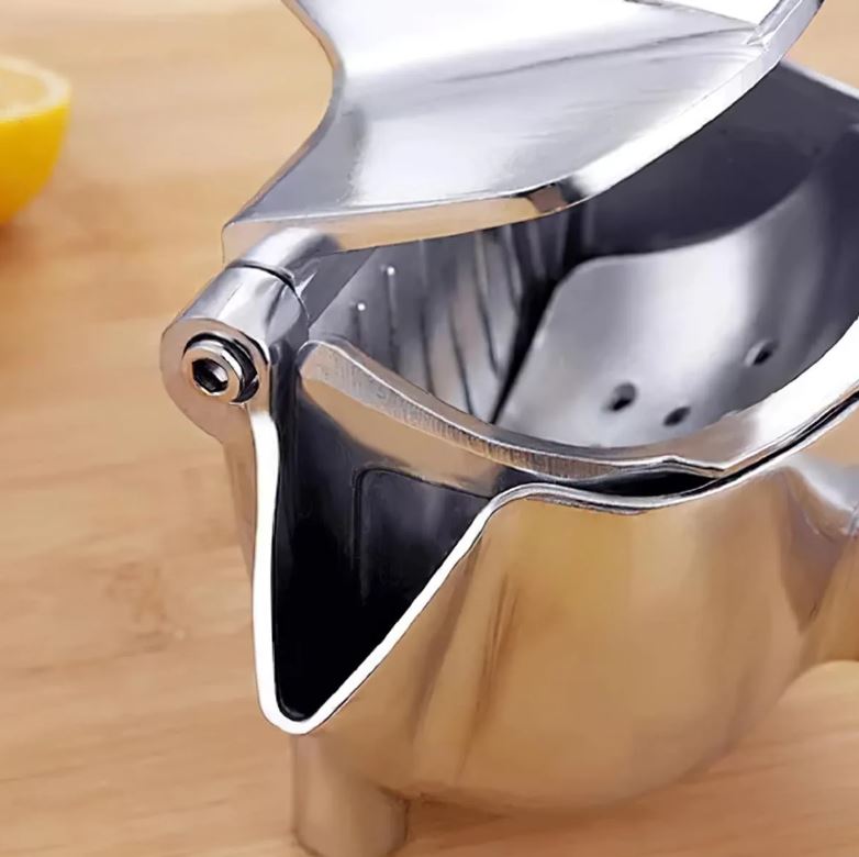 Exprimidor de aluminio de palanca para jugo de naranja o limón, requiere poca fuerza.