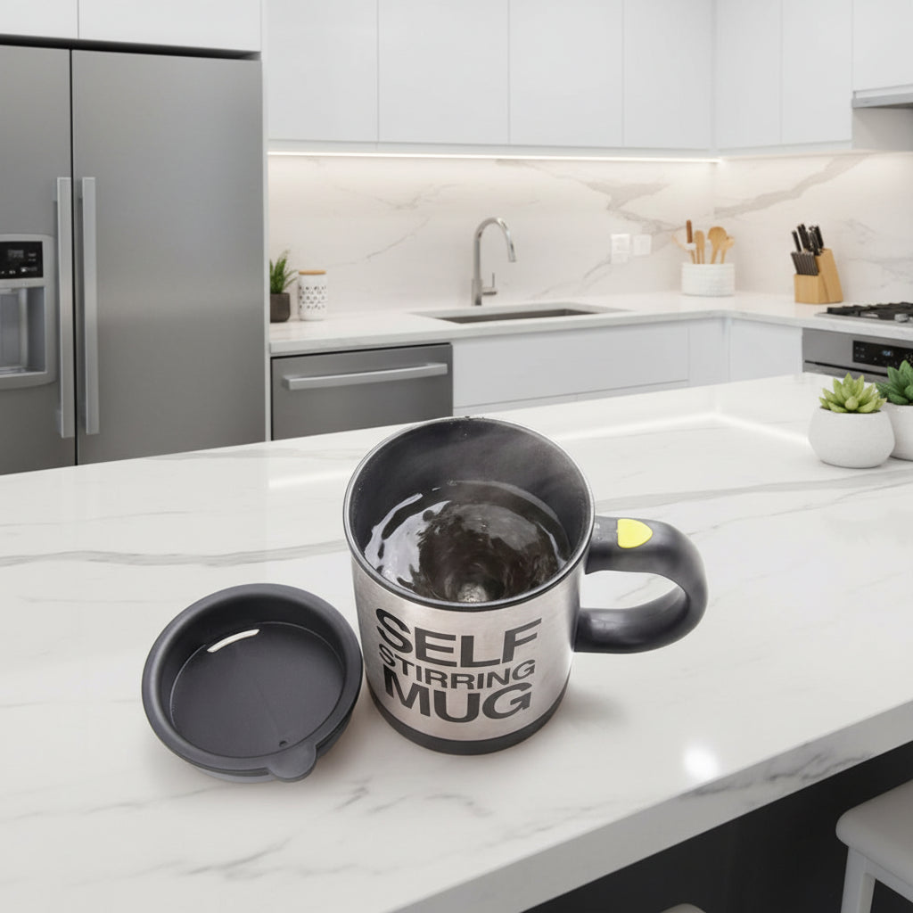 Mug de auto-agitación para preparar fácilmente café, leche o cualquier otra bebida.