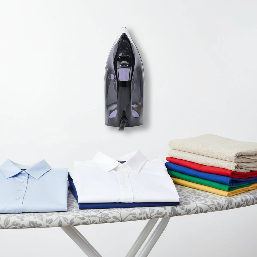 Planchadora de vapor Daewoo con suela anti-adherente y capacidad de vapor vertical.