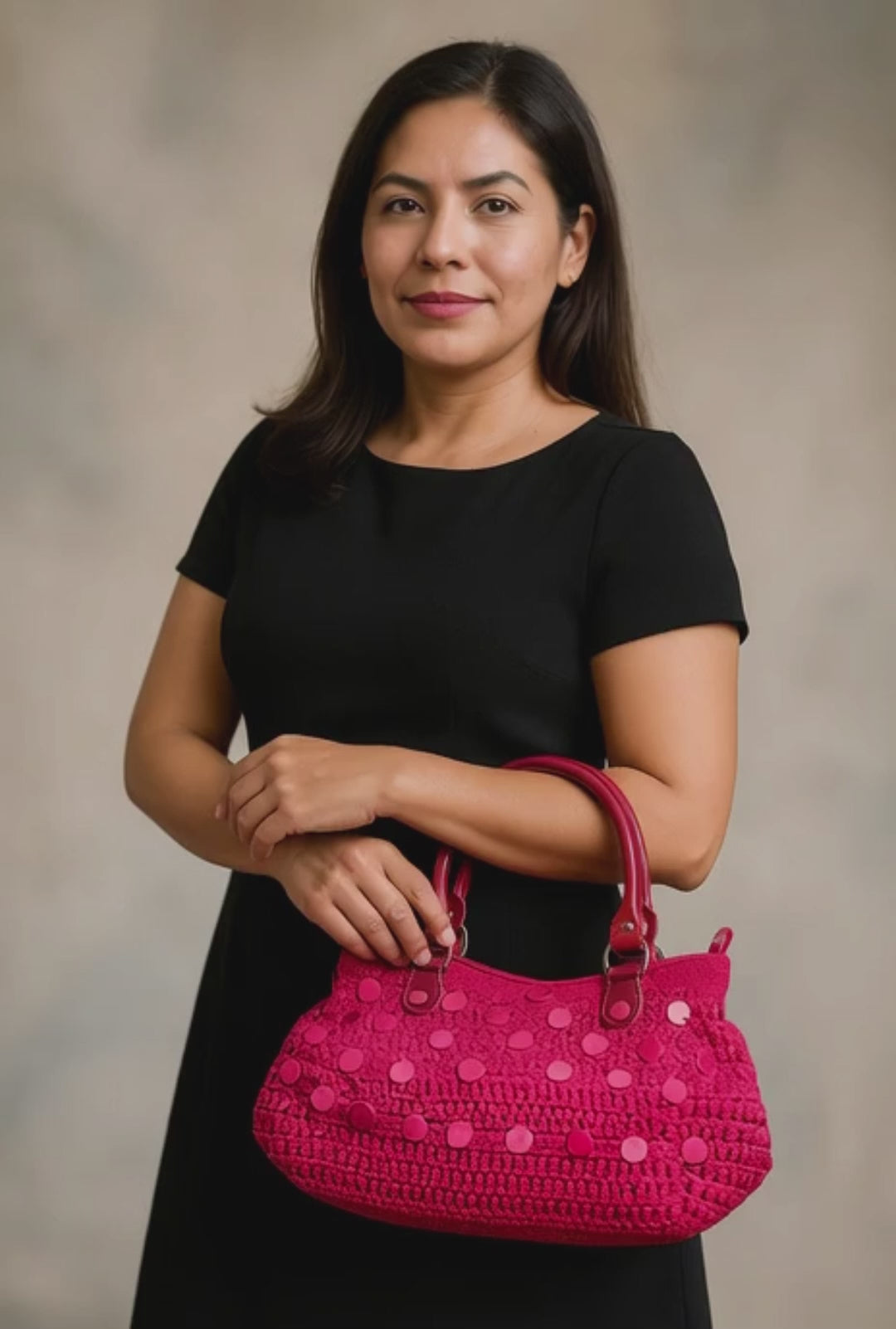 Bolsa de mano fiusha artesanal, lentejuelas tornasol, Hilo Omega.