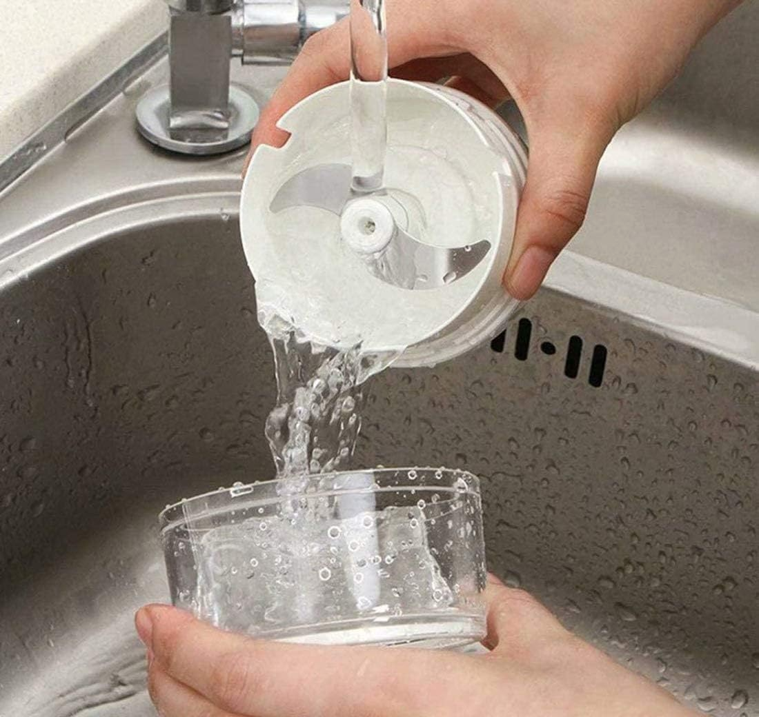 Procesador eléctrico pequeño y potente, ideal para cantidades reducidas y de fácil limpieza.