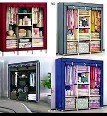 Ropero portátil con estructura metálica y cubierta de tela, armado rápido.